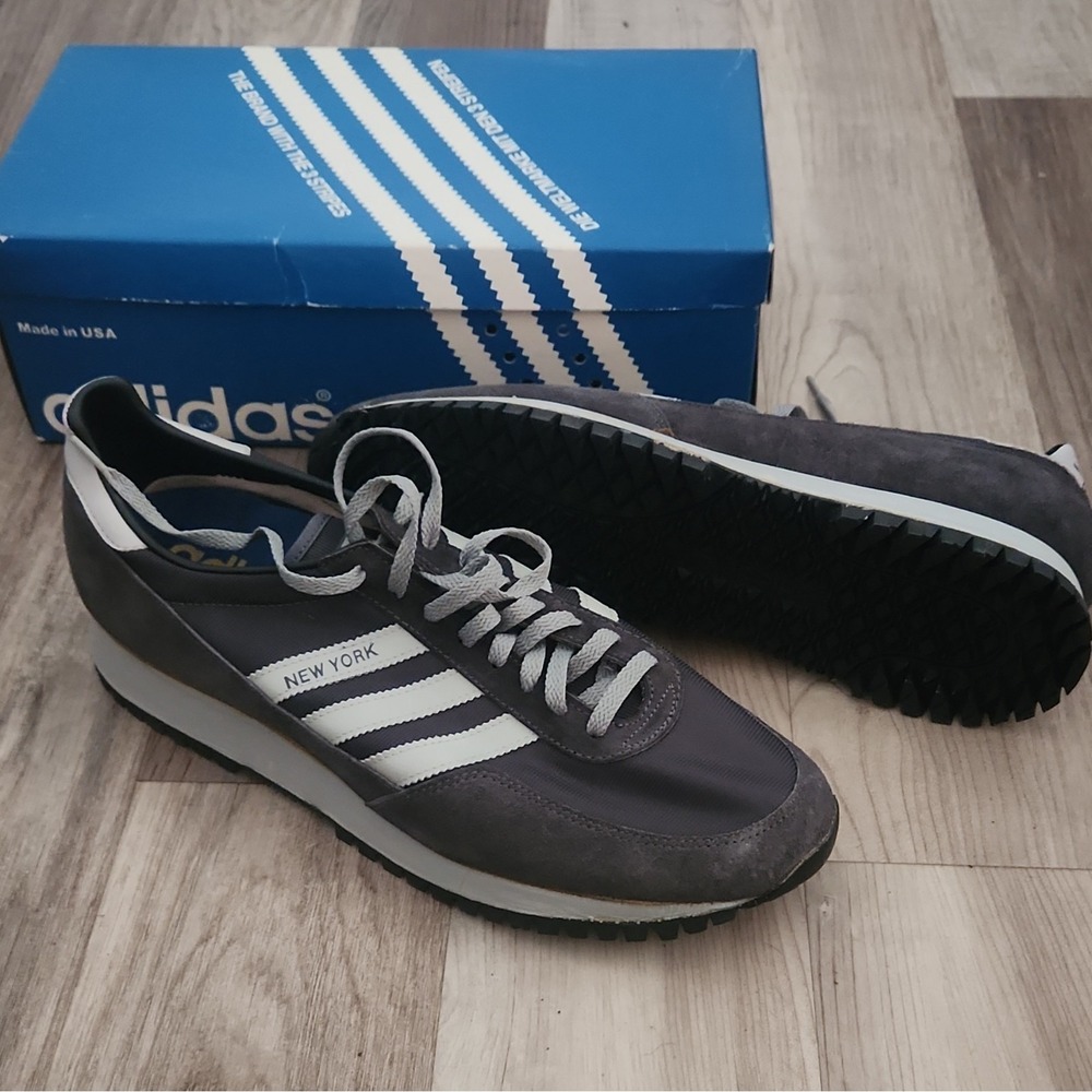 Vintage adidas New York Mens Lace Up Sneaker Gray/White/Black Made In USA